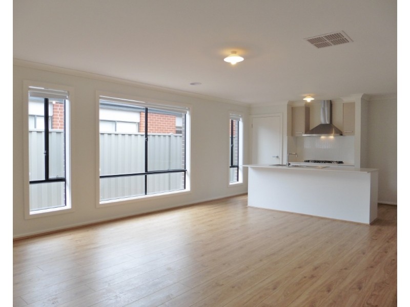 142 Nelson Street, Cranbourne East VIC 3977