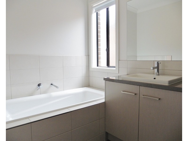 142 Nelson Street, Cranbourne East VIC 3977