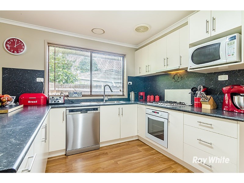 37 Arleon Crescent, Cranbourne VIC 3977