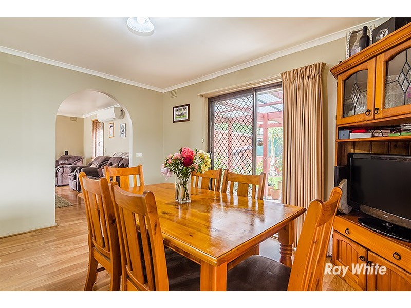 37 Arleon Crescent, Cranbourne VIC 3977