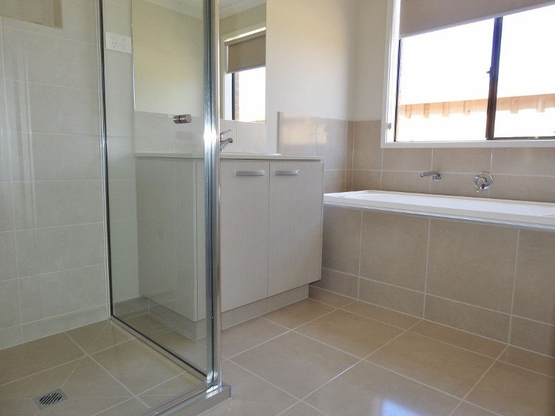 13 Cazaly Way, Cranbourne West VIC 3977