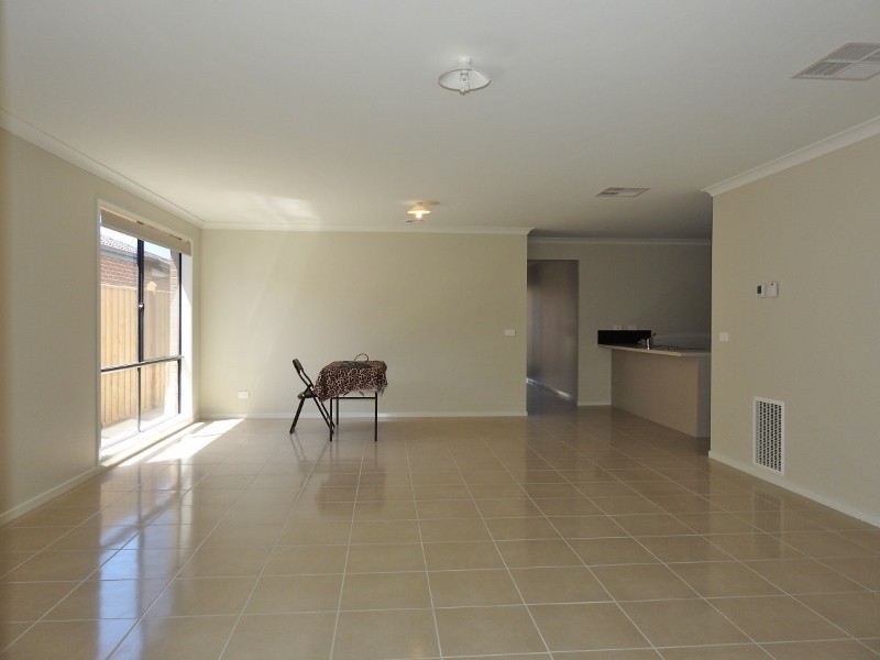 13 Cazaly Way, Cranbourne West VIC 3977