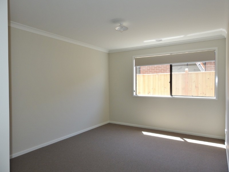 13 Cazaly Way, Cranbourne West VIC 3977