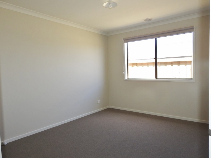 13 Cazaly Way, Cranbourne West VIC 3977