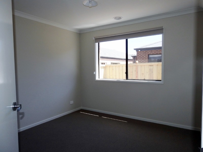 13 Cazaly Way, Cranbourne West VIC 3977