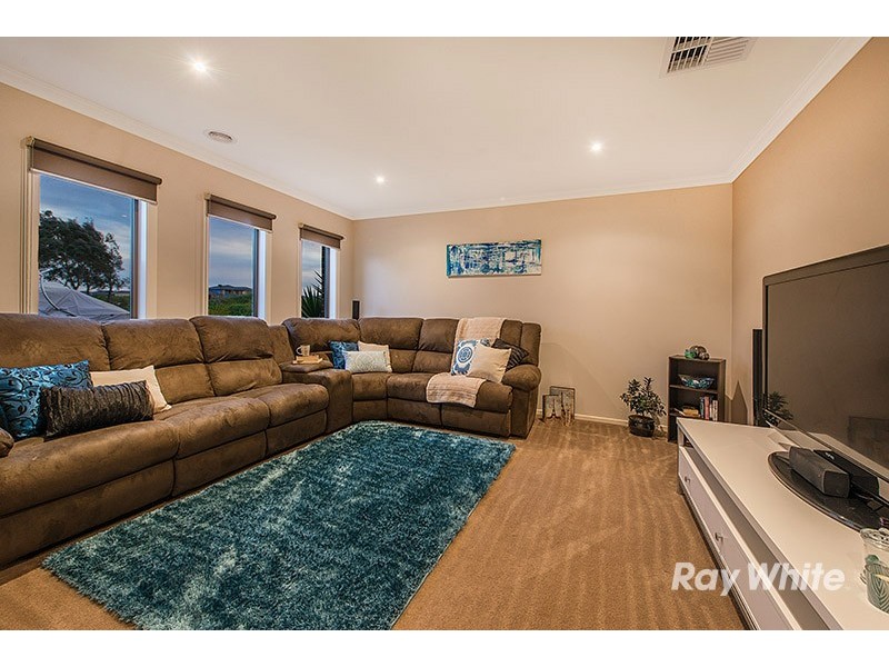 2 Thunderbolt Drive, Cranbourne East VIC 3977