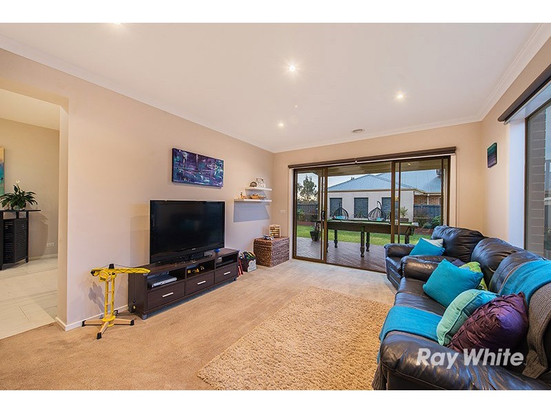 2 Thunderbolt Drive, Cranbourne East VIC 3977