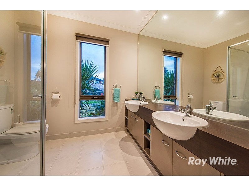 2 Thunderbolt Drive, Cranbourne East VIC 3977