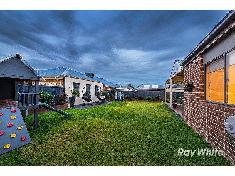 2 Thunderbolt Drive, Cranbourne East VIC 3977