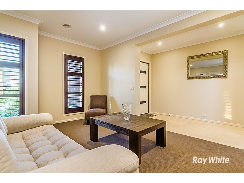 24 Fleuve Rise, Clyde North VIC 3978