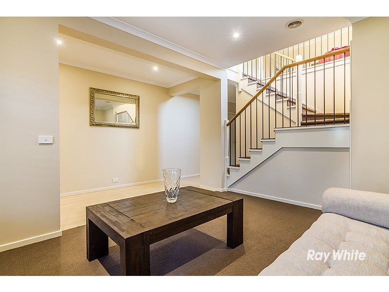 24 Fleuve Rise, Clyde North VIC 3978