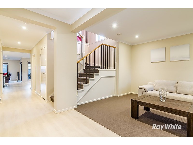 24 Fleuve Rise, Clyde North VIC 3978