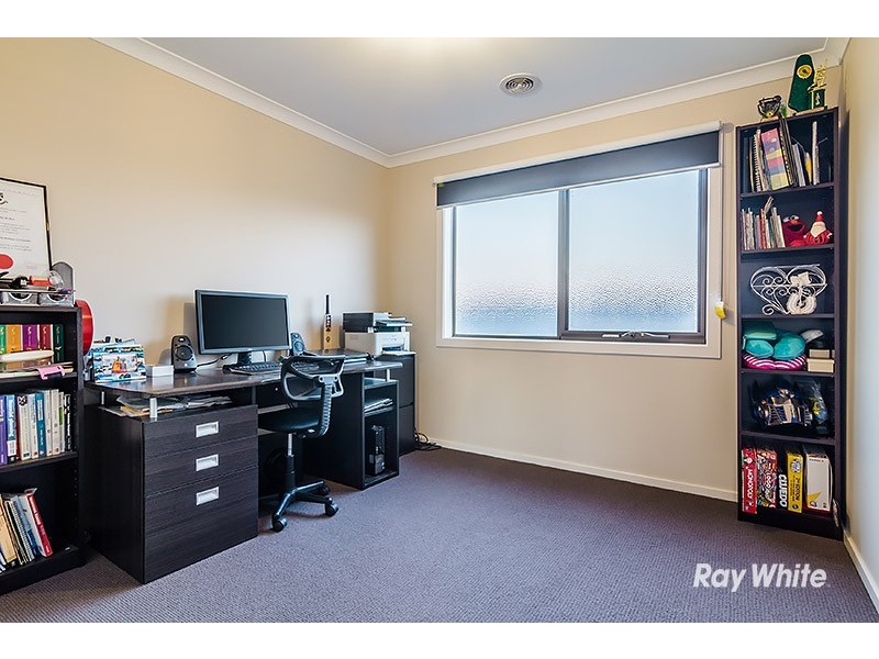 24 Fleuve Rise, Clyde North VIC 3978