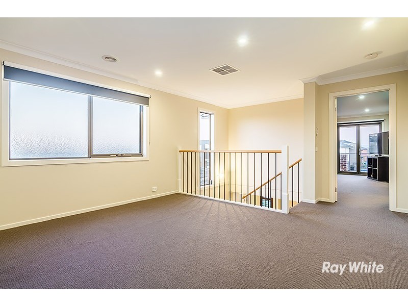 24 Fleuve Rise, Clyde North VIC 3978