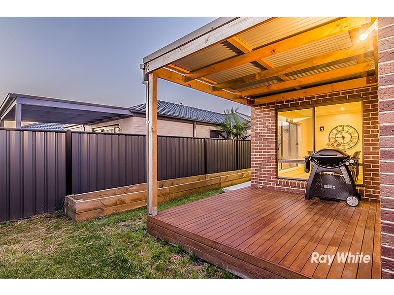 24 Fleuve Rise, Clyde North VIC 3978