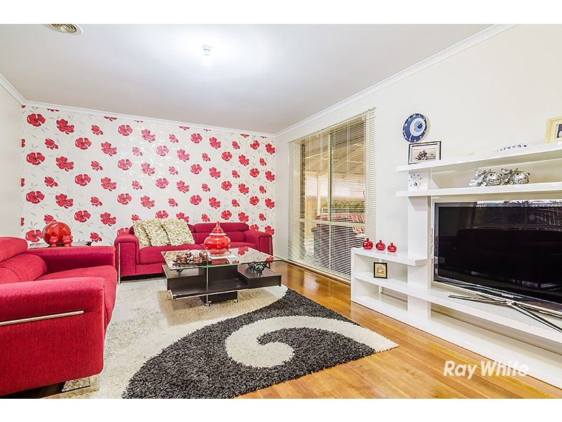 2 Linmac Drive, Hampton Park VIC 3976
