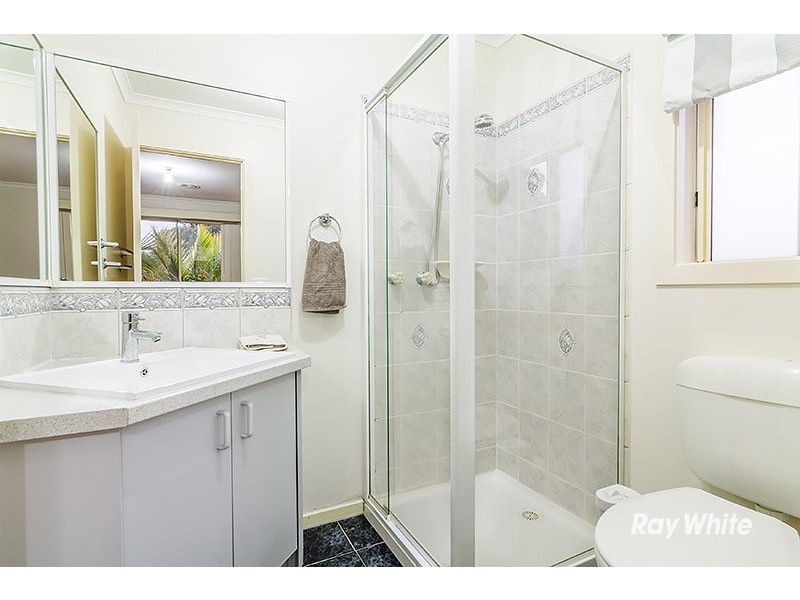 2 Linmac Drive, Hampton Park VIC 3976