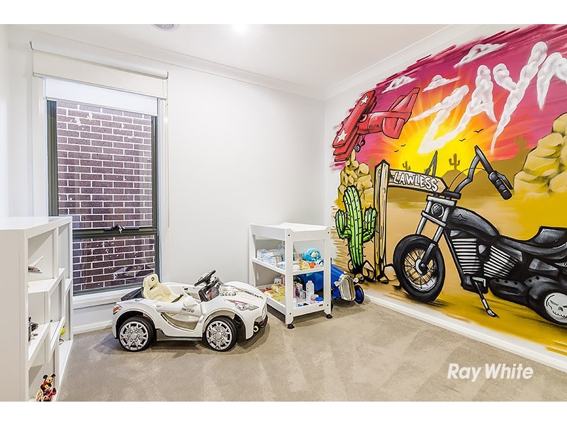 5 Saloon Circuit, Clyde North VIC 3978