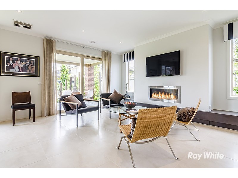 46 Flowerbloom Crescent, Clyde North VIC 3978