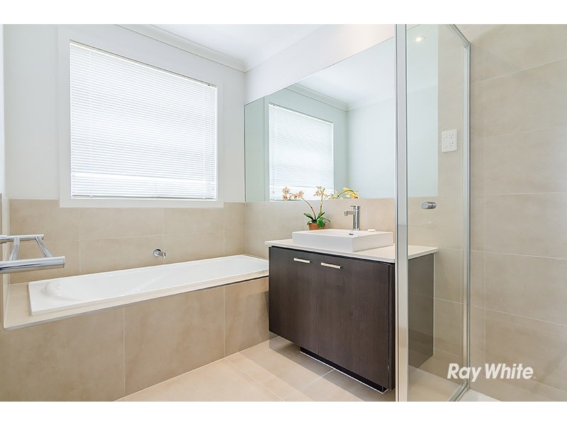 46 Flowerbloom Crescent, Clyde North VIC 3978