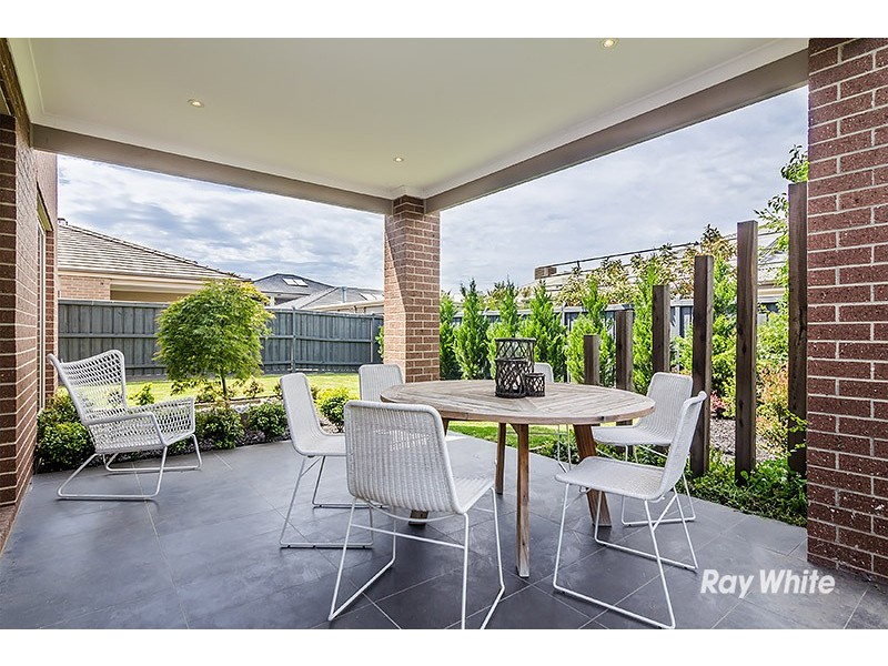 46 Flowerbloom Crescent, Clyde North VIC 3978