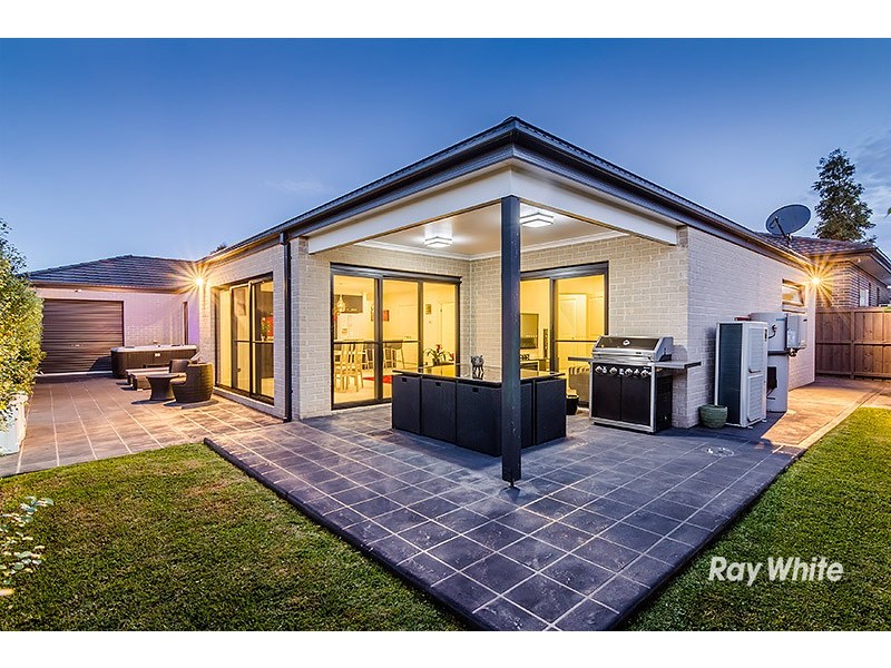 16 John Russell Road, Cranbourne West VIC 3977