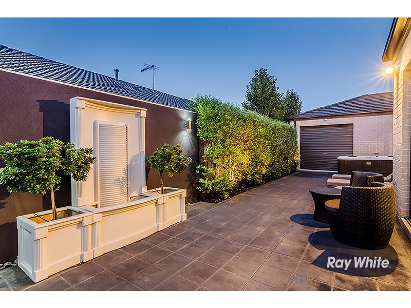 16 John Russell Road, Cranbourne West VIC 3977