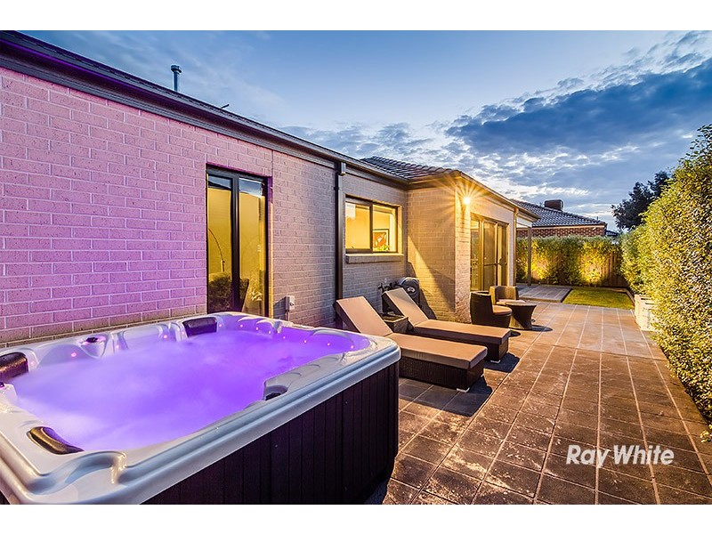 16 John Russell Road, Cranbourne West VIC 3977