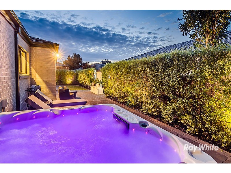 16 John Russell Road, Cranbourne West VIC 3977