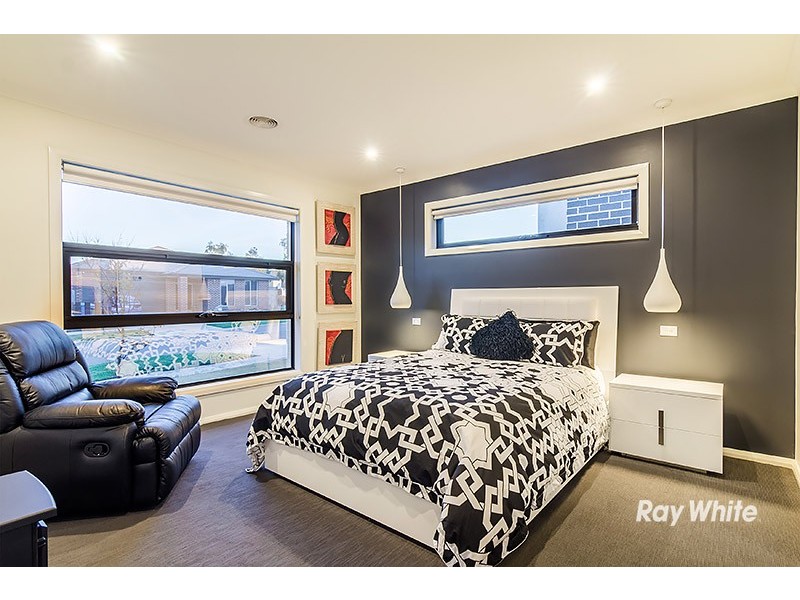 16 John Russell Road, Cranbourne West VIC 3977