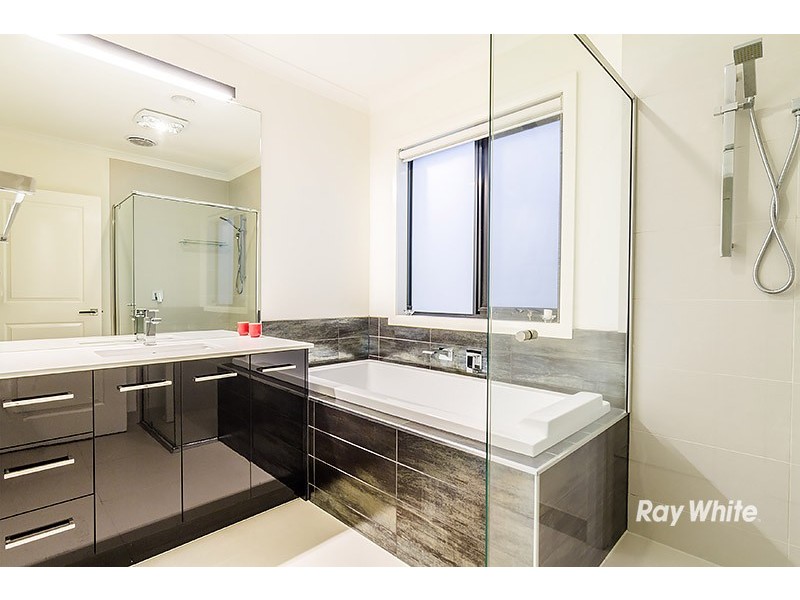 16 John Russell Road, Cranbourne West VIC 3977