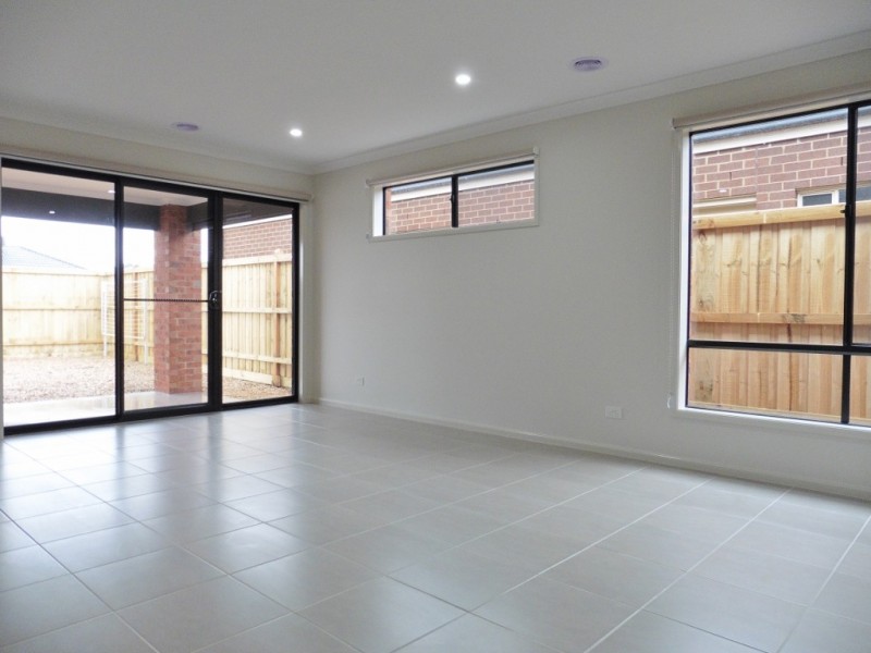 28 Cherrington Avenue, Officer VIC 3809