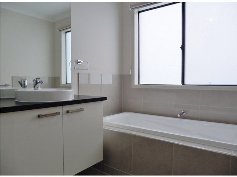 28 Cherrington Avenue, Officer VIC 3809