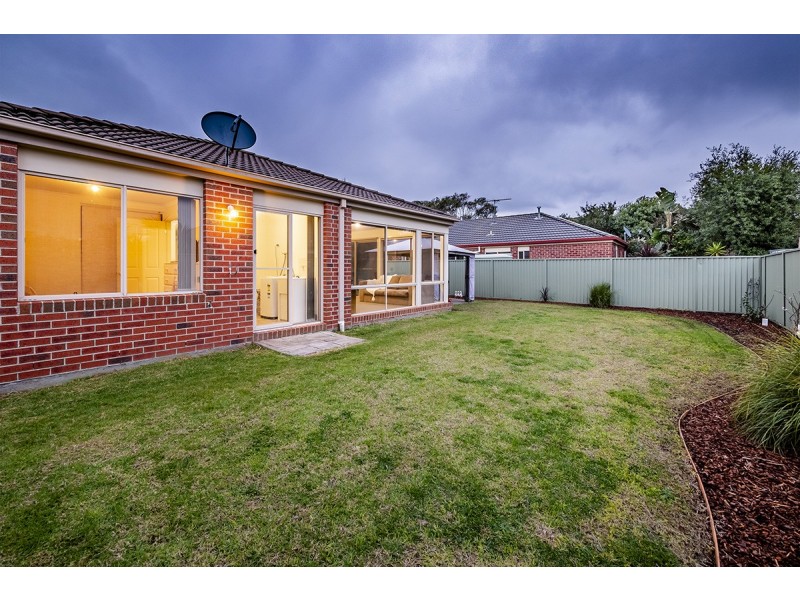 6 Greenock Crescent, Cranbourne East VIC 3977