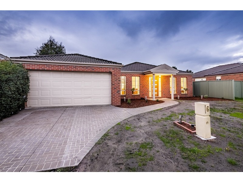 6 Greenock Crescent, Cranbourne East VIC 3977