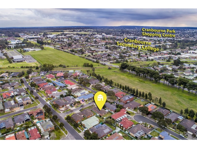 6 Greenock Crescent, Cranbourne East VIC 3977