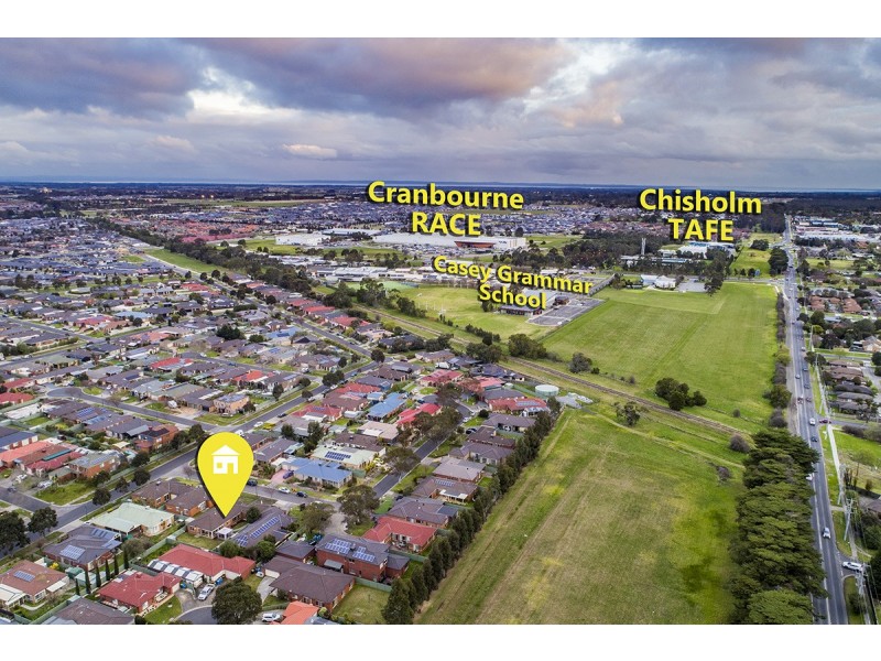 6 Greenock Crescent, Cranbourne East VIC 3977