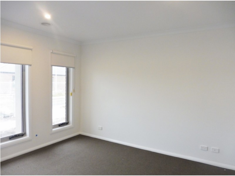 5 Goodison Road, Clyde North VIC 3978