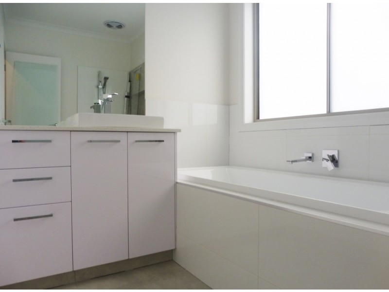 5 Goodison Road, Clyde North VIC 3978