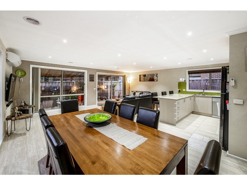 7 Elmsford Crescent, Cranbourne West VIC 3977