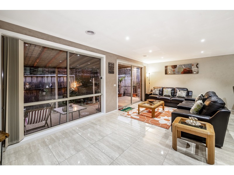 7 Elmsford Crescent, Cranbourne West VIC 3977