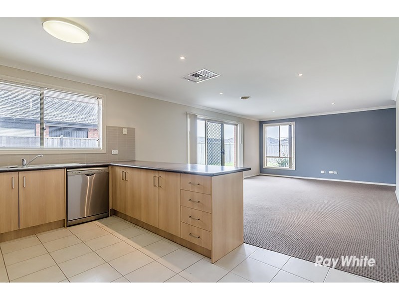 12 Charlbury Crescent, Cranbourne North VIC 3977