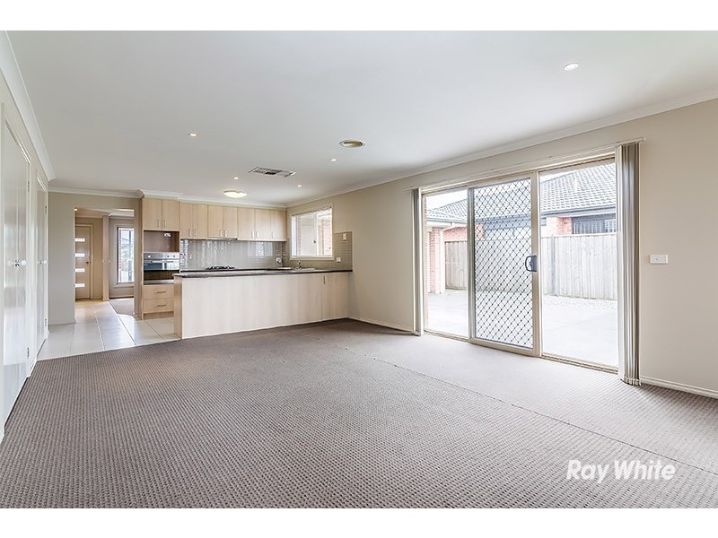 12 Charlbury Crescent, Cranbourne North VIC 3977