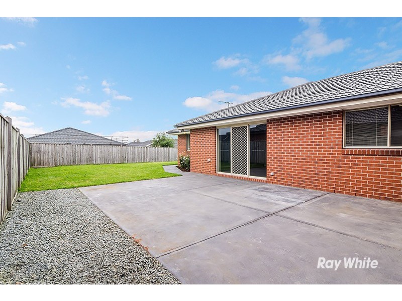 12 Charlbury Crescent, Cranbourne North VIC 3977