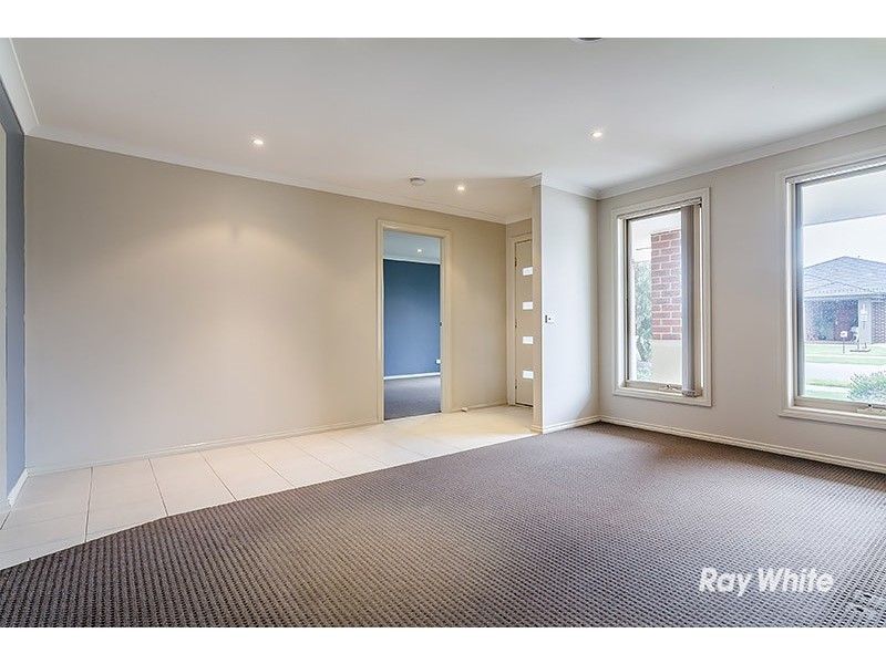 12 Charlbury Crescent, Cranbourne North VIC 3977