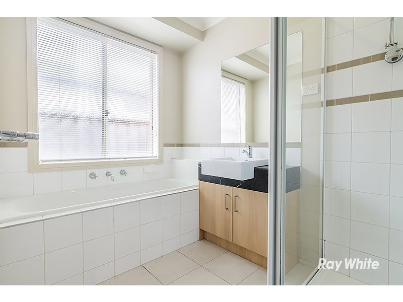 12 Charlbury Crescent, Cranbourne North VIC 3977