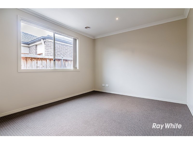 12 Charlbury Crescent, Cranbourne North VIC 3977