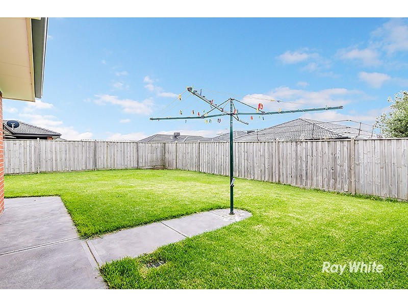 12 Charlbury Crescent, Cranbourne North VIC 3977