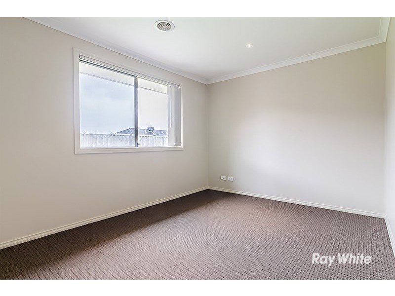 12 Charlbury Crescent, Cranbourne North VIC 3977