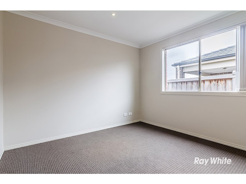 12 Charlbury Crescent, Cranbourne North VIC 3977